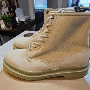 DR. MARTENS 1460 MILLED NUBUCK WP PARCHMENT BEIGE MENS BOOTS SIZE 1O NEW